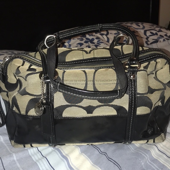 Black/grey signature coach shoulder bag - Picture 2 of 8